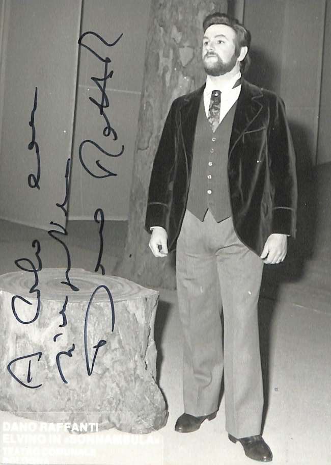 Cartolina fotografica autografa con ritratto di Dano Raffanti