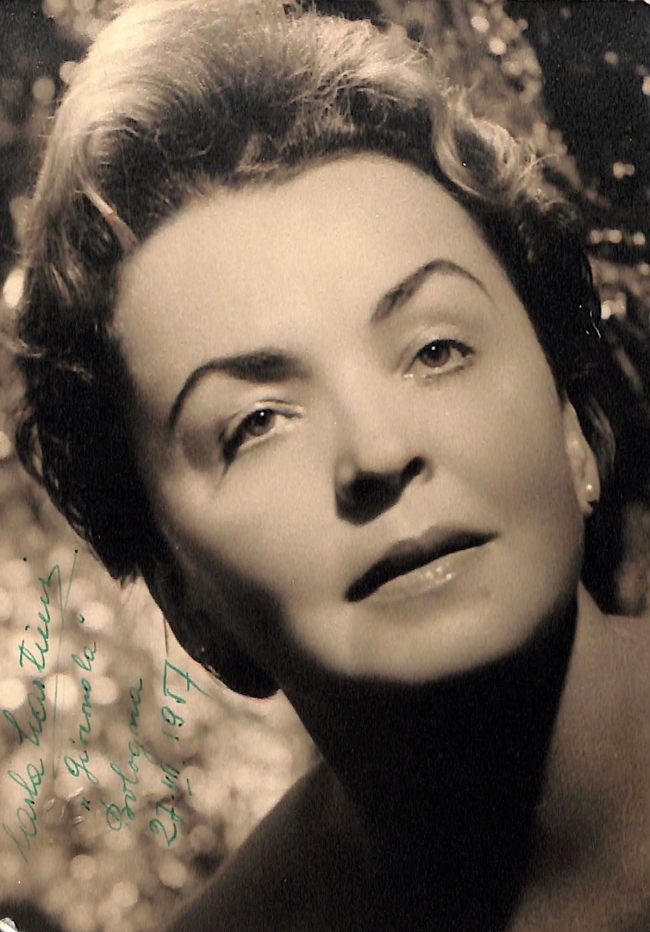 Fotografia di Carla Martinis con dedica autografa firmata